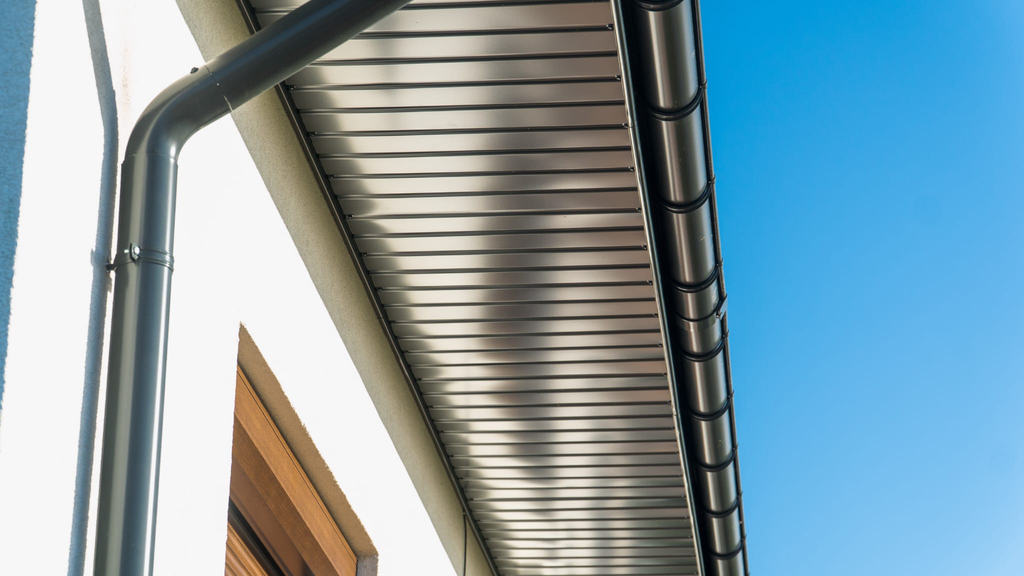 Metal-finish eaves