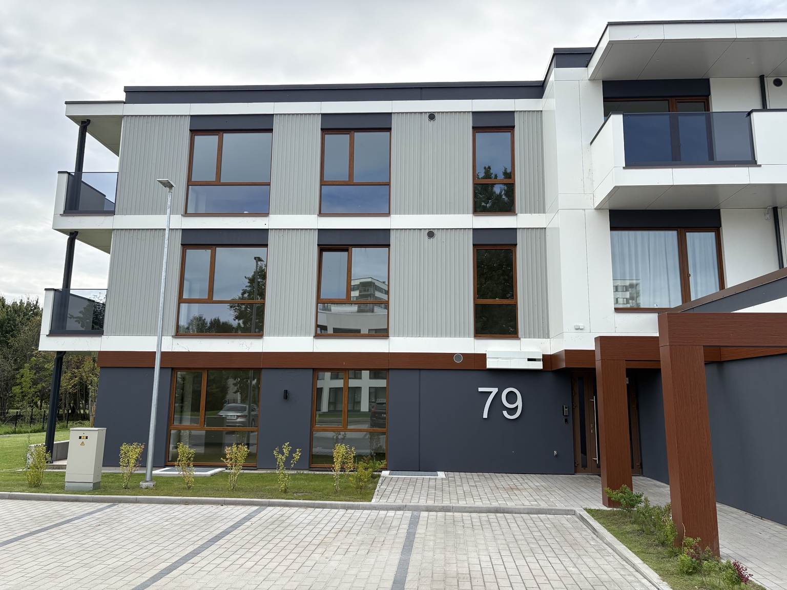 Mai 79 facade and ACP detail view